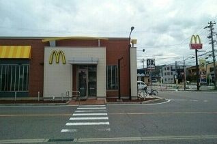 近くのマクドナルド竹谷店まで500m(徒歩7分)