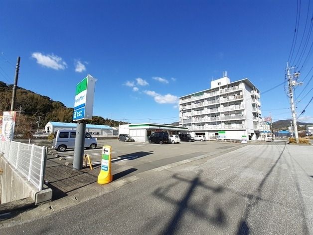 近くのファミリーマート 高知長浜店まで500m(徒歩7分)
