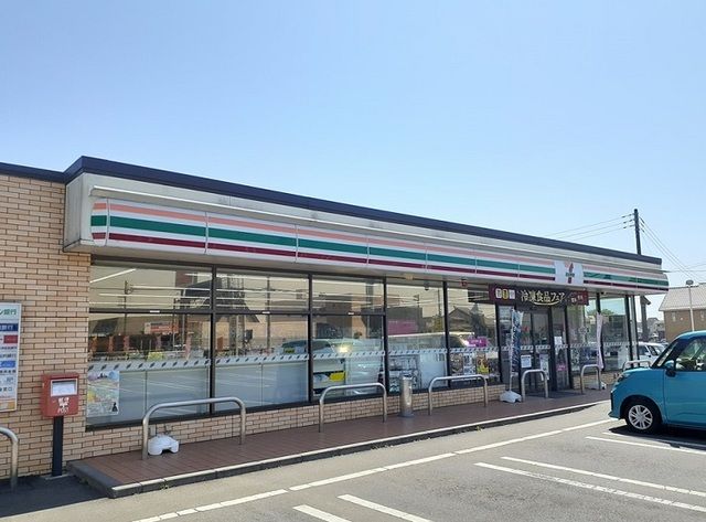 近くのセブンイレブン市毛店まで910m（徒歩12分）