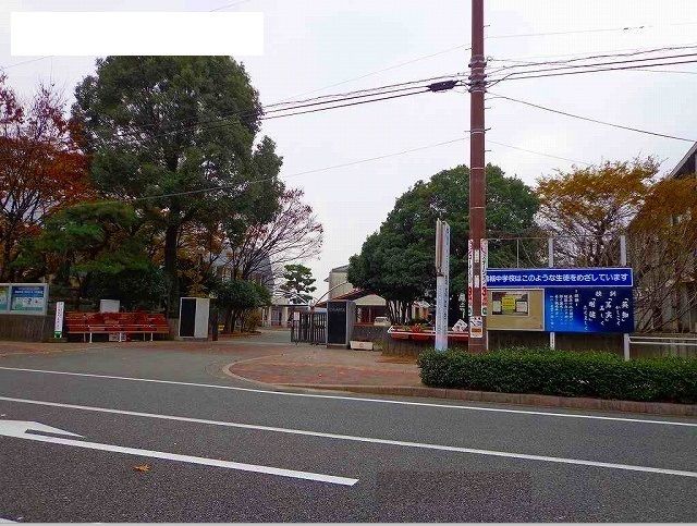 近くの宇土鶴城中学校まで1,350m（徒歩17分）