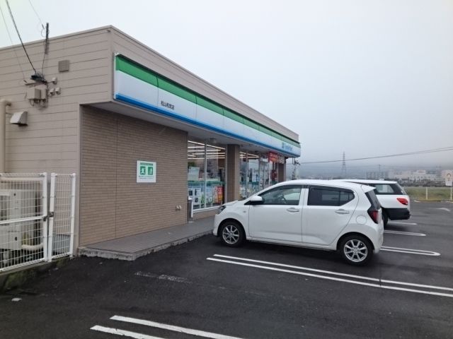 近くのコンビニまで900m（徒歩12分）