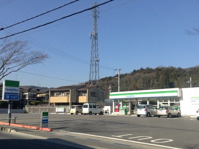 近くのファミリーマートまで800m(徒歩10分)