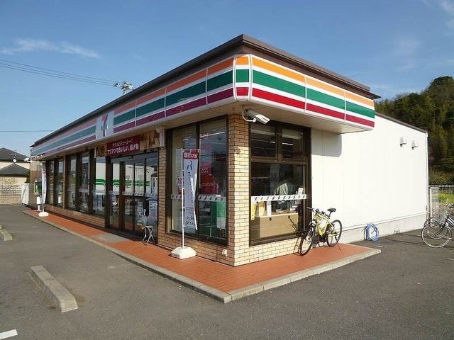 近くのセブンイレブンまで300m（徒歩4分）
