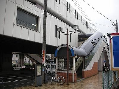 近くのモノレール守恒駅まで800m（徒歩10分）