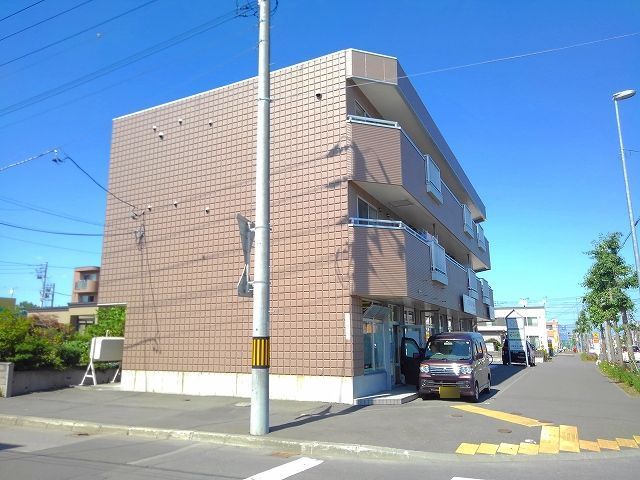 シャン・ド・フルール北郷の外観画像