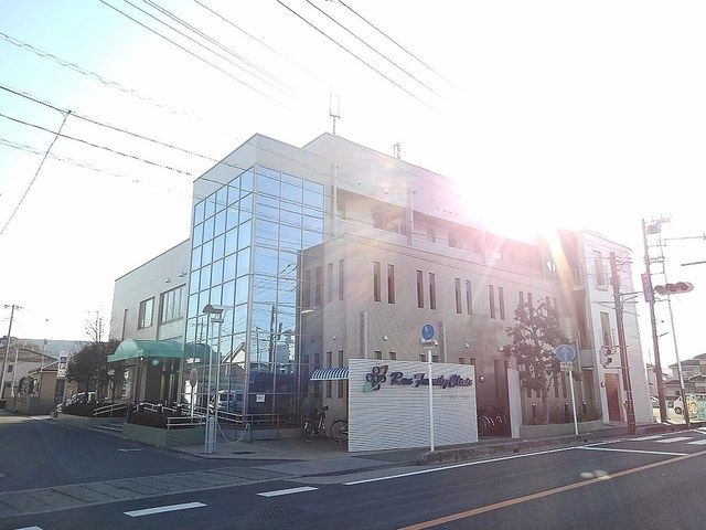 近くのレン・ファミリークリニックまで500m（徒歩7分）