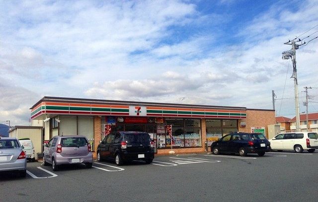 近くのセブンイレブン御殿場大坂店まで300m(徒歩4分)