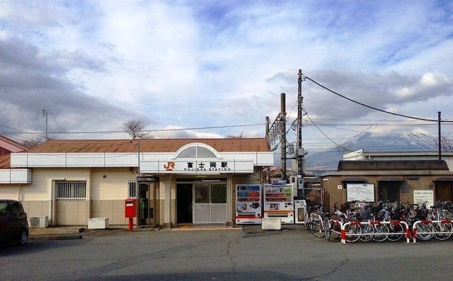 近くの富士岡駅まで900m(徒歩12分)