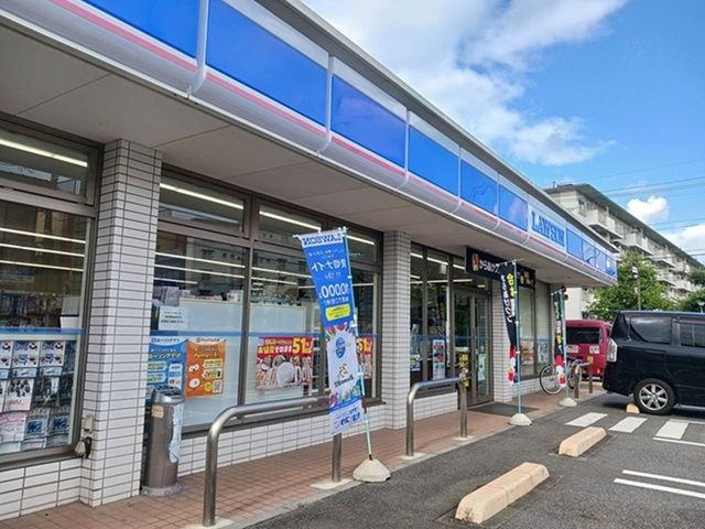 近くのセブンイレブン東大宮4丁目まで700m(徒歩9分)