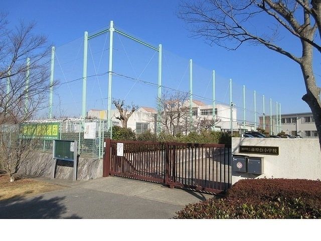 近くの神戸市立藤原台小学校様まで600m（徒歩8分）