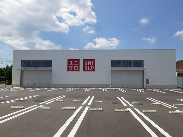 近くのユニクロ岐阜加納店まで350m(徒歩5分)