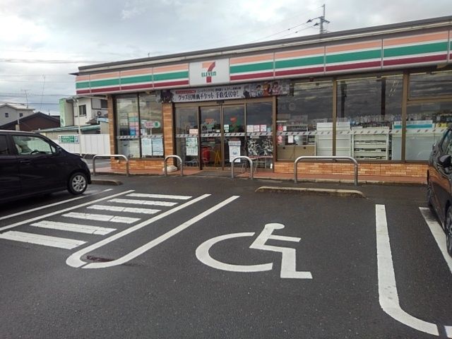 近くのコンビニまで660m（徒歩9分）