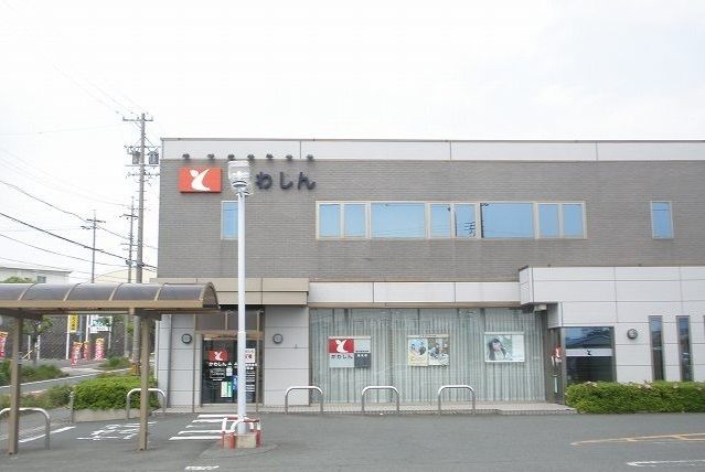 近くの豊川信用金庫まで550m（徒歩7分）