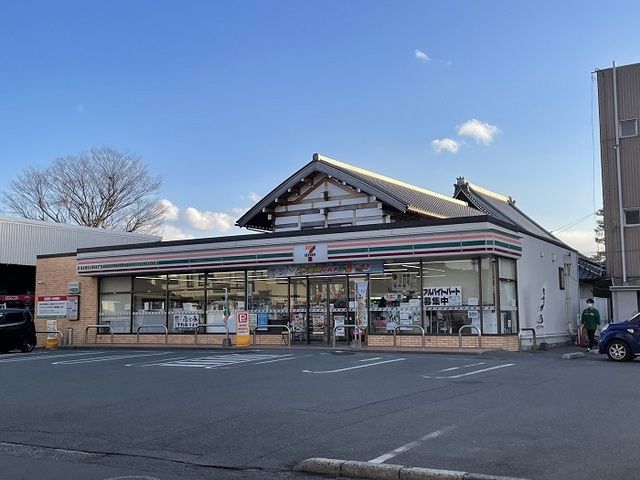 近くのセブンイレブン山口第一病院前まで1,000m(徒歩13分)