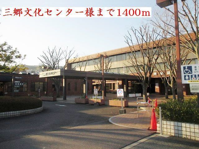 近くの施設まで1,400m（徒歩18分）