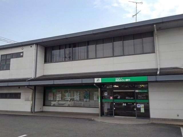 近くの銀行まで950m（徒歩12分）