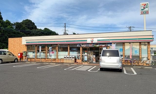 近くのコンビニまで1,100m（徒歩14分）