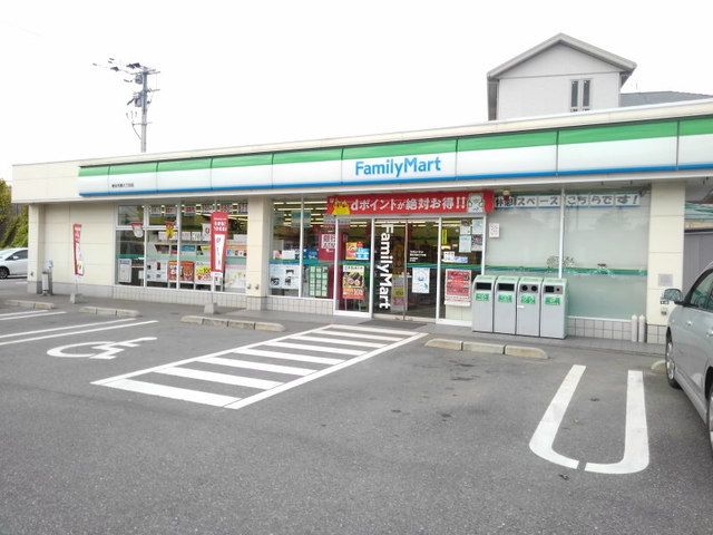 近くのファミリーマート博多月隈6丁目まで900m（徒歩12分）