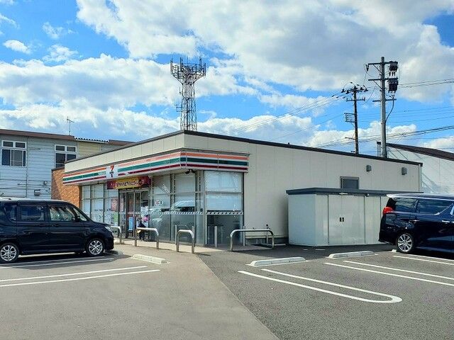 近くのコンビニまで600m（徒歩8分）