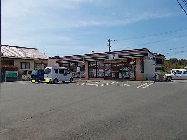 近くのセブンイレブン玉名山田店まで730m(徒歩10分)