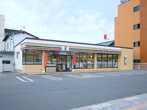 近くのセブンイレブン 福井花堂南店まで350m（徒歩5分）
