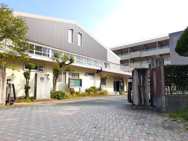 近くの笠岡西中学校まで2,600m(徒歩33分)