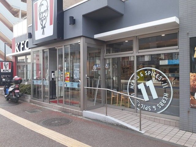 近くの飲食店まで450m（徒歩6分）