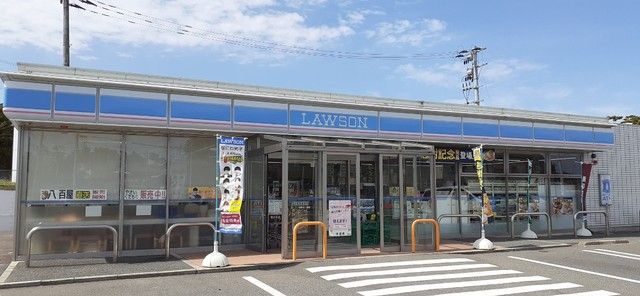 近くのコンビニまで350m（徒歩5分）