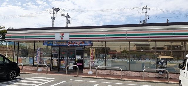 近くのコンビニまで500m（徒歩7分）