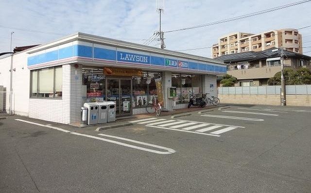 近くのローソンまで300m（徒歩4分）