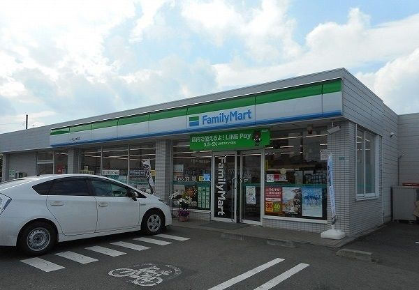 近くのファミリーマートまで290m(徒歩4分)