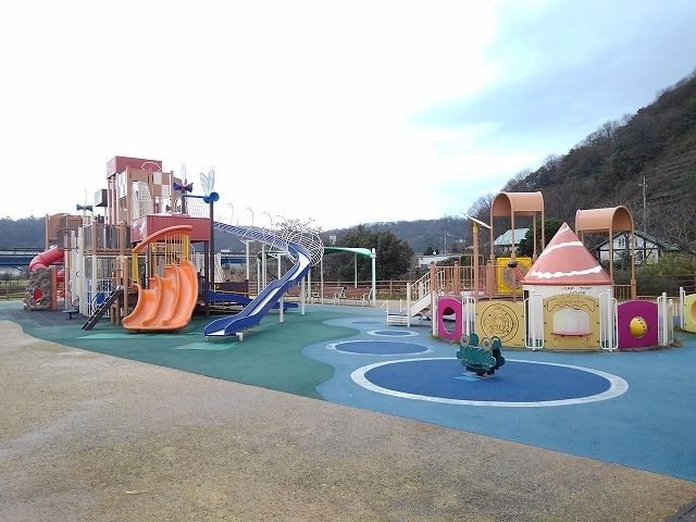 近くの重箱緑地公園まで1,100m(徒歩14分)