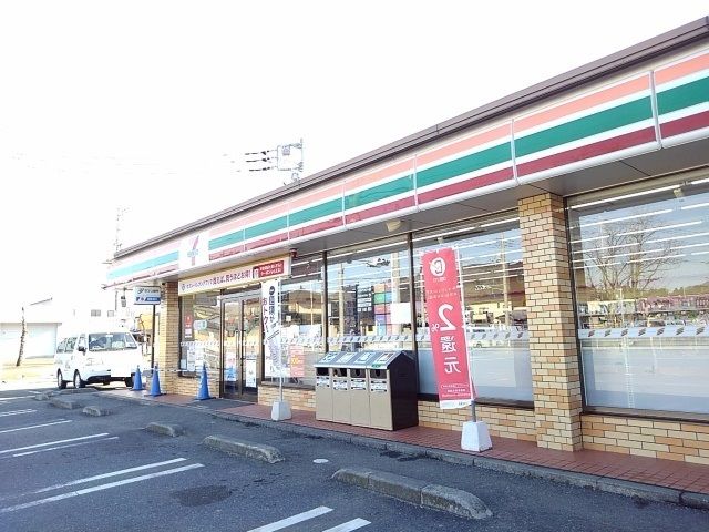 近くのコンビニまで550m（徒歩7分）