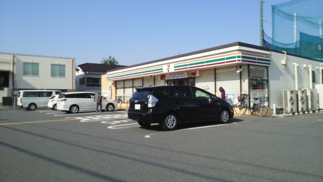 近くのセブンイレブン本町1丁目店まで390m（徒歩5分）