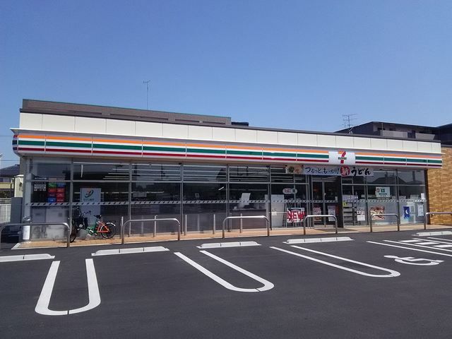 近くのセブンイレブン野洲市三宅店まで125m（徒歩2分）