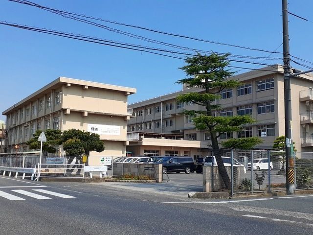近くの福山市立城東中学校まで220m（徒歩3分）