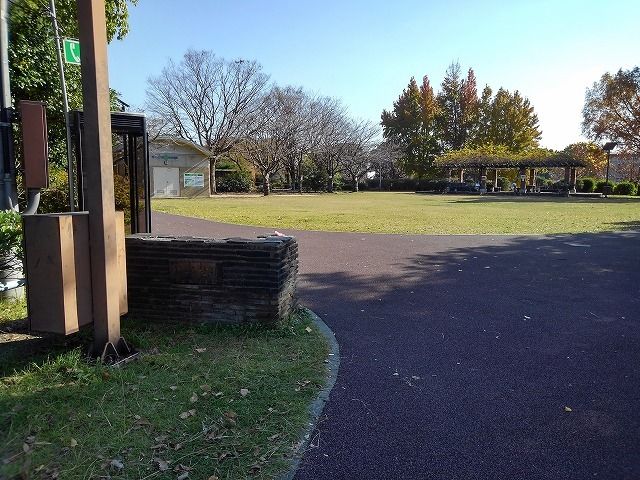 近くの錦ヶ丘公園まで400m（徒歩5分）