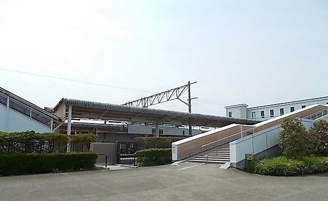近くの亘理駅まで560m（徒歩7分）