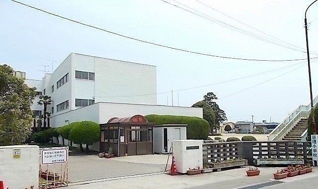 近くの亘理町立亘理小学校まで1,700m（徒歩22分）