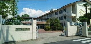 近くの甲府市立城南中学校まで25m(徒歩1分)