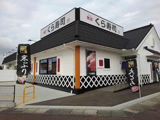 近くの飲食店まで140m（徒歩2分）