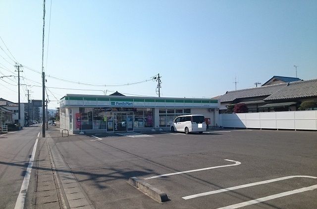 近くのファミリーマート岩沼中央４丁目まで290m（徒歩4分）