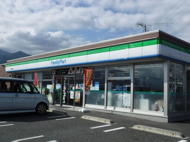 近くのコンビニまで650m（徒歩9分）