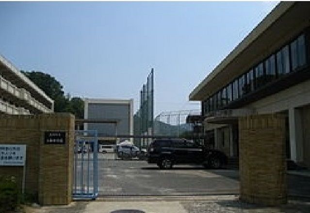 近くの三和中学校まで1,900m（徒歩24分）