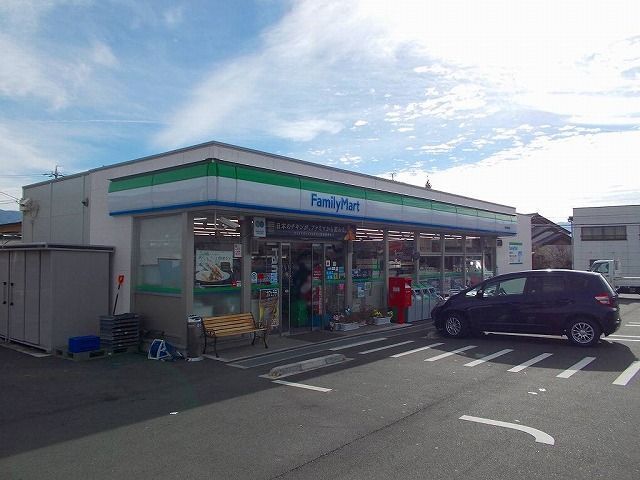 近くのファミリーマート 岡谷権現町店まで120m(徒歩2分)