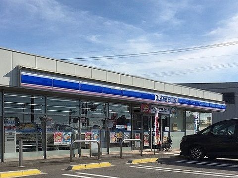近くのローソン滑川上小泉店まで600m（徒歩8分）