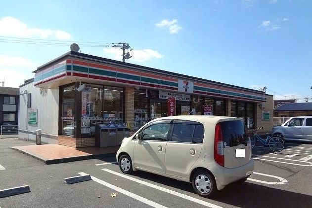 近くのセブンイレブンまで900m（徒歩12分）