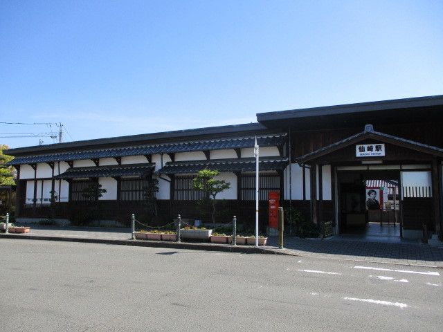 近くのＪＲ仙崎駅まで450m（徒歩6分）