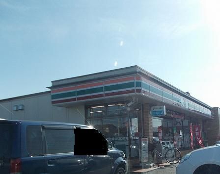 近くのセブンイレブン田沼店まで600m（徒歩8分）