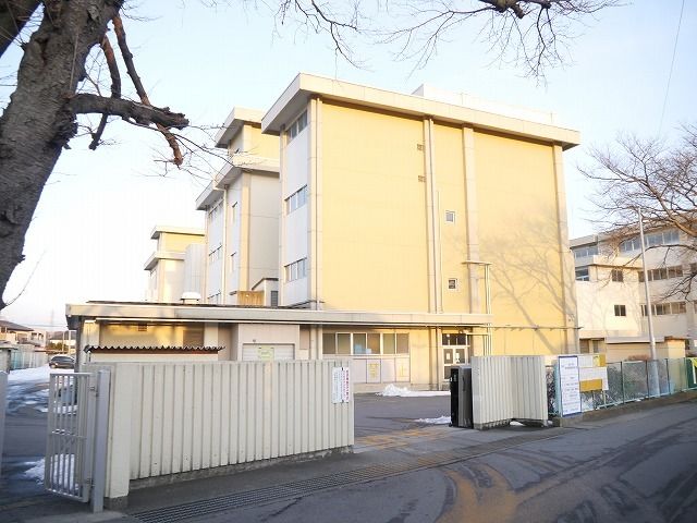 近くの細谷小学校まで220m（徒歩3分）
